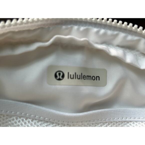 Lululemon Everywhere Belt Bag 1L in White - Picture 7 of 11